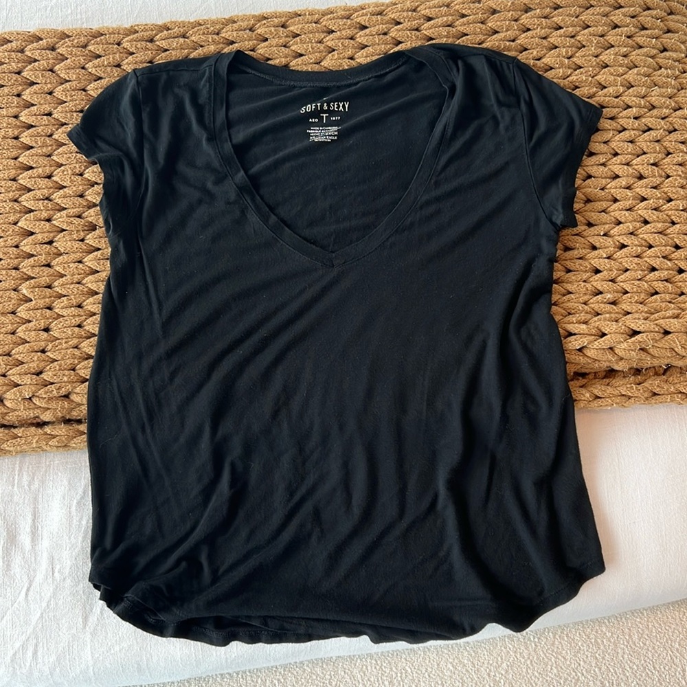 black v neck soft tee x small